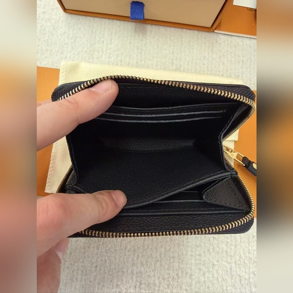 Louis Vuitton Zippy Coin Purse - Picture 13 of 16